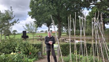 Foto frans in moestuin